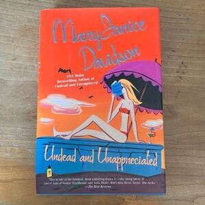 Undead and Unappreciated by Mary Janice Davidson paperback Book